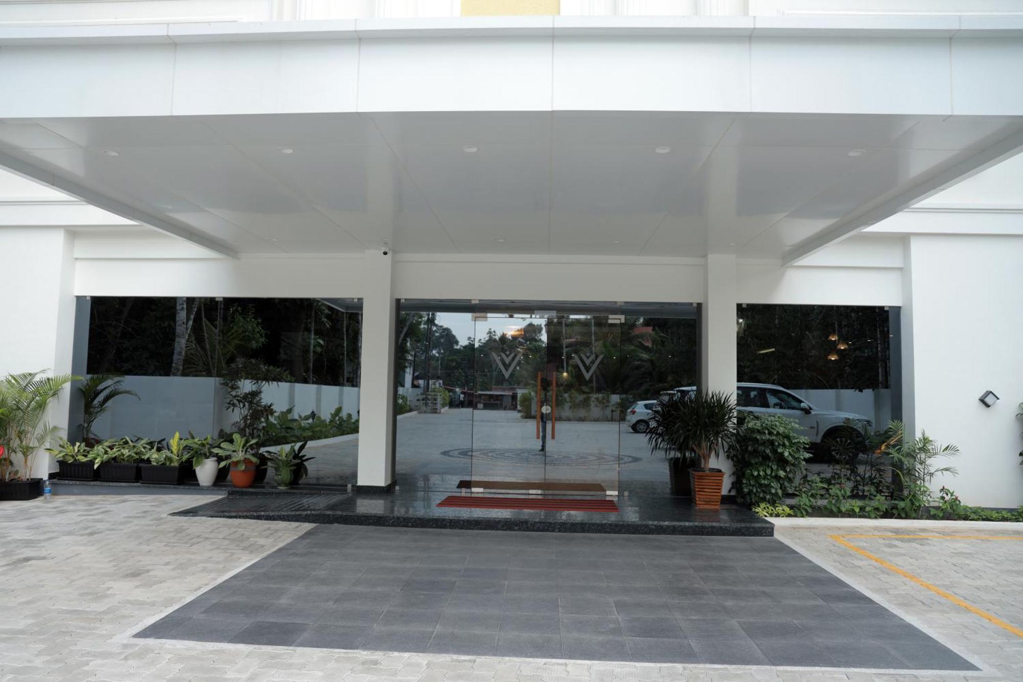 Viraj Retreat Hotel Mundrothuruth Exterior photo